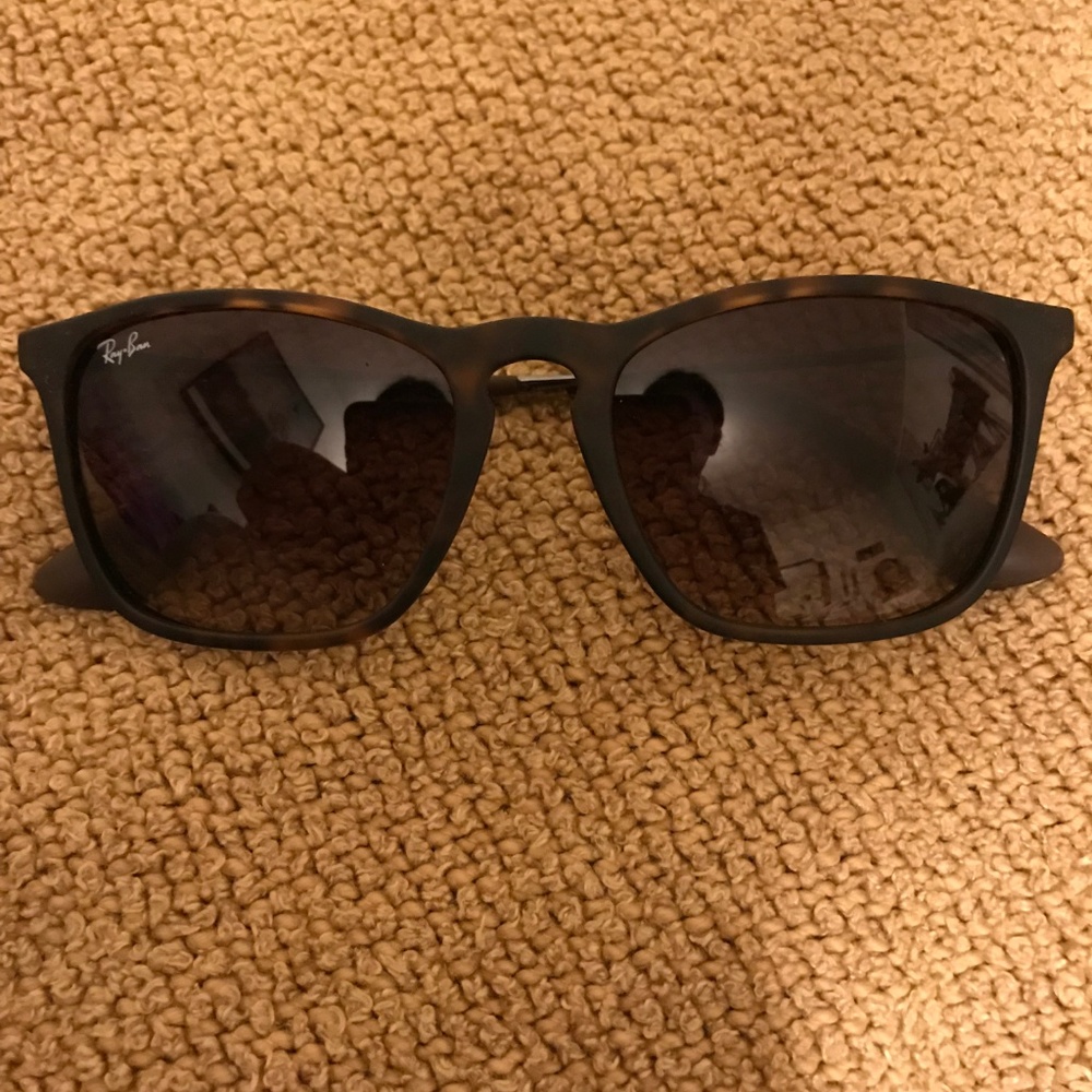 Ray-Ban Sunglasses - Picture 2 of 4